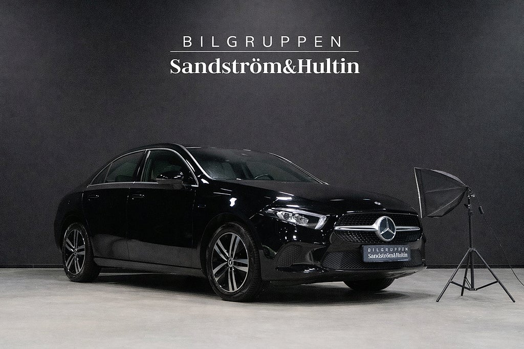Mercedes-Benz A 250 e Sedan / Distronic / CarPlay / Läder / 2 brukare