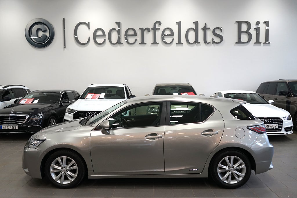 Lexus CT 200h 1.8 CVT Backkamera Skinn P-Sensorer SoV NYSERVAD 