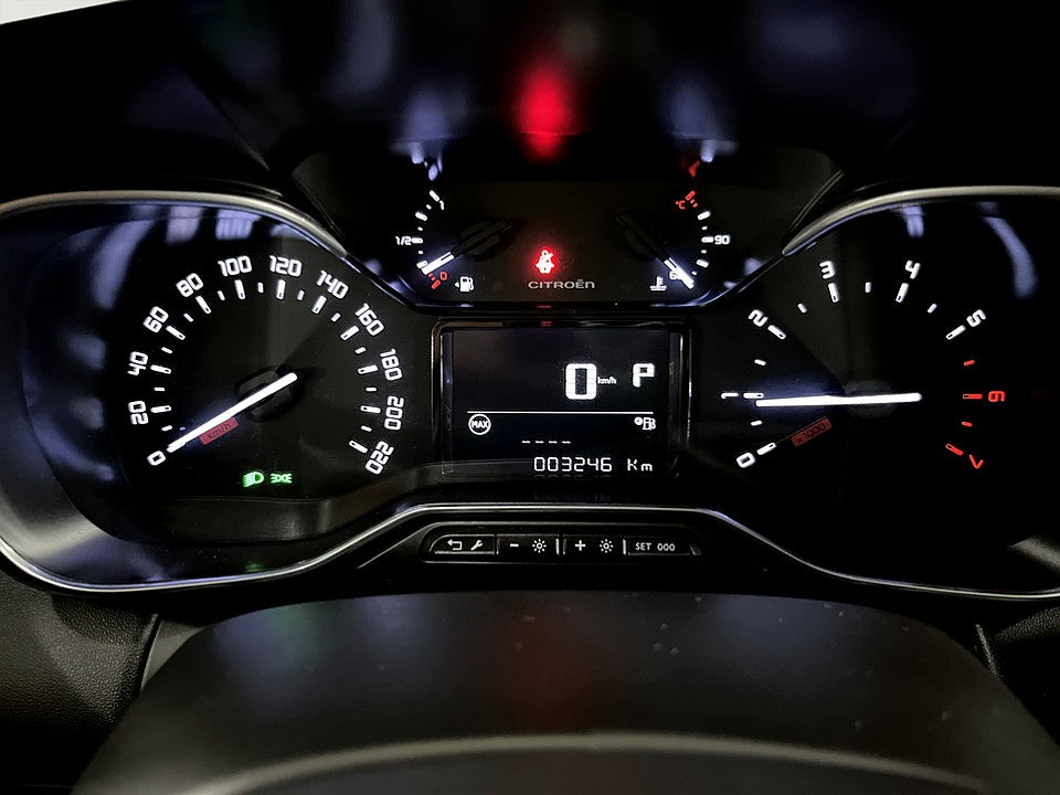 Bild på Citroën C3 Aircross Shine 1.2 PT 130hk Aut - CARPLAY, BACKSENSORER