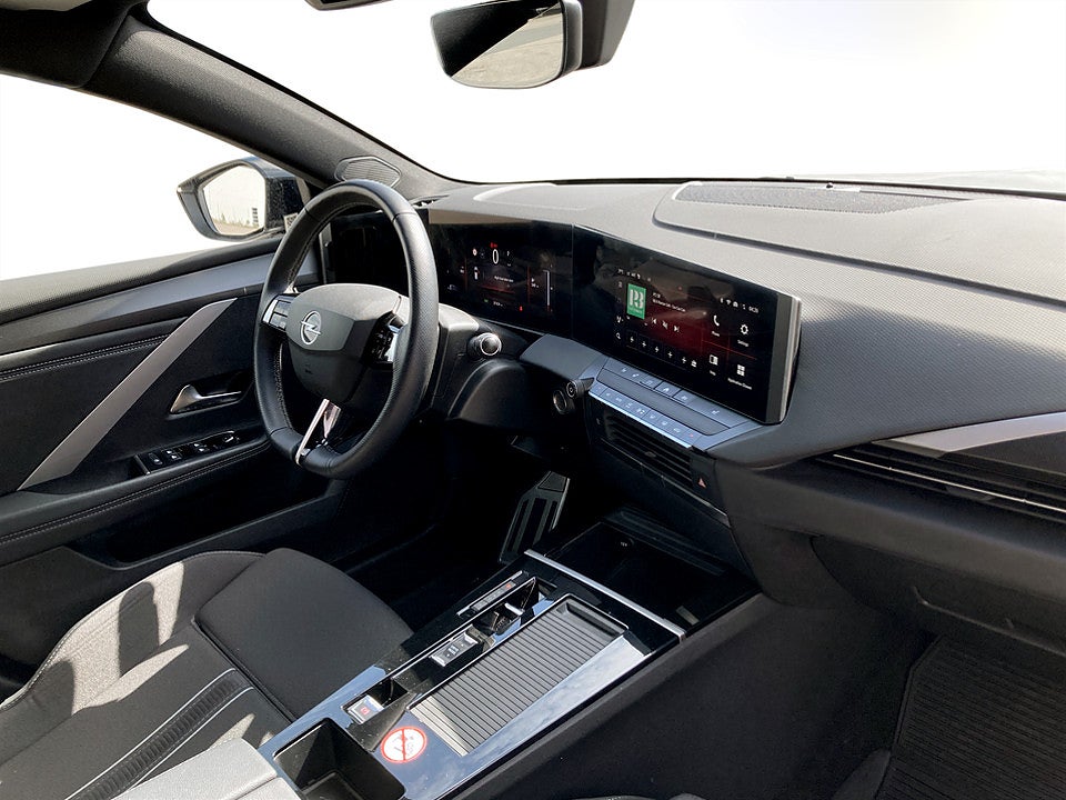 Bild på Opel Astra ST GS 1.2 PT 130hk Aut B-KAMERA CARPLAY