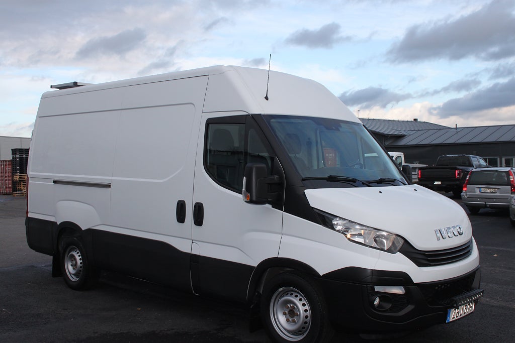 Iveco Daily 35-140 Skåpbil 2.3 JTD Hi-Matic Euro 6, bild 2