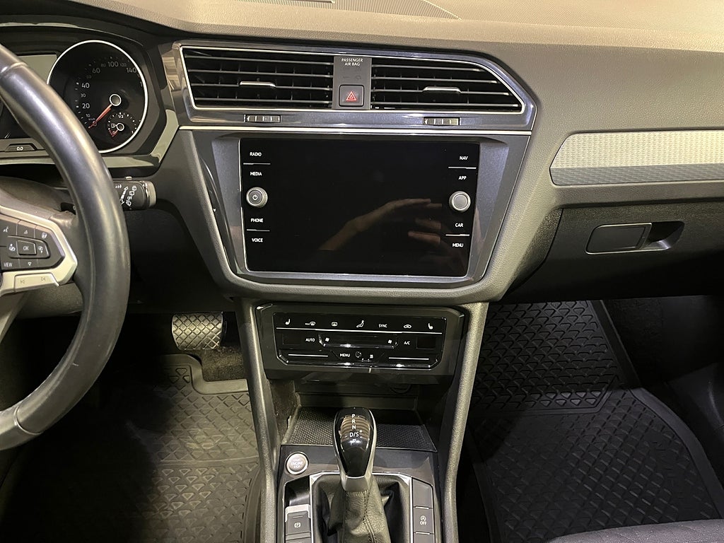 Volkswagen Tiguan 1.5 TSI Aut Adaptiv farth Motorvärmare Dragkrok Carplay bild 11