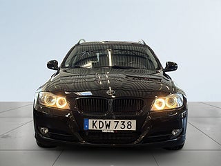 BMW 320D xDrive Touring Comfort MVärm/S&V/Psens/Kamkedja – bild 2