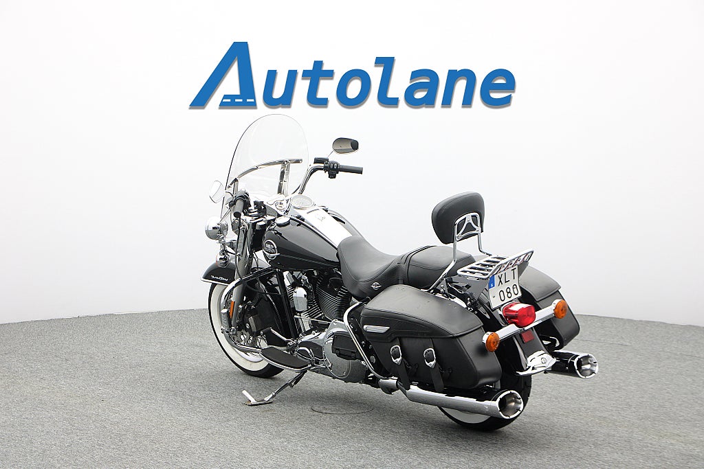 Harley-Davidson Road King Classic* Nyservad* Nya däck Vance & Hines Svensksåld