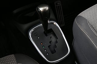 Halvkombi Toyota Yaris 18 av 23