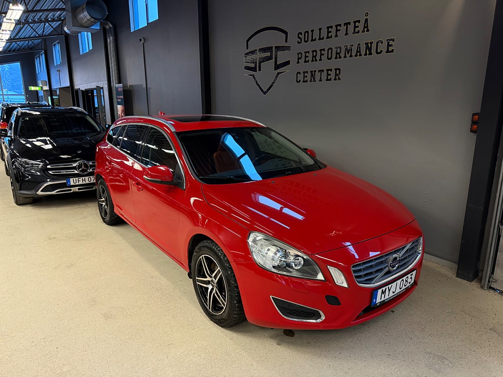 Volvo V60 D2 Summum / D-värm / Skinn / Drag