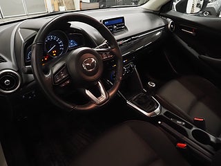 Halvkombi Mazda 2 9 av 20