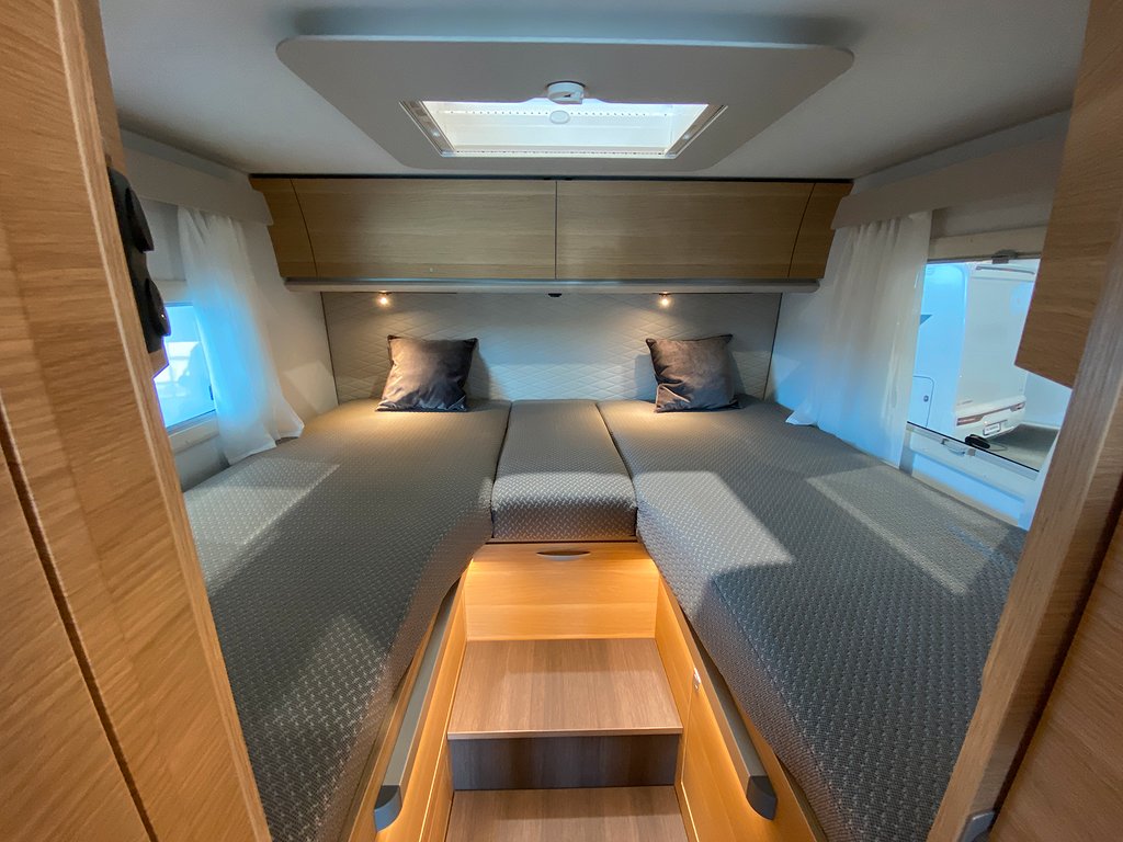 Adria Sonic Plus 700 SL / ALDE / Aut 180hk / Taksäng / Ugn - Adria