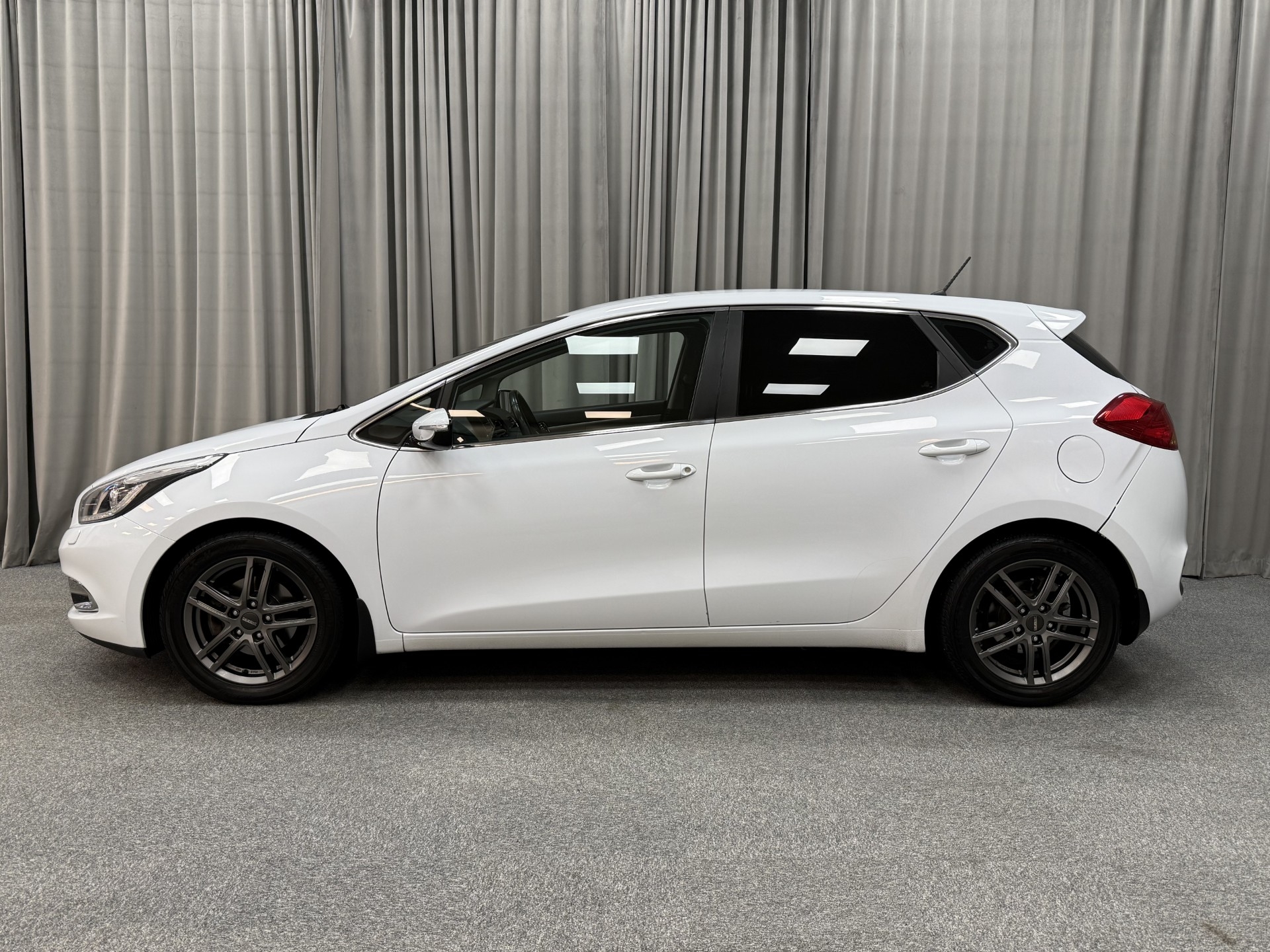 Kia Ceed 2014, bild 2/35