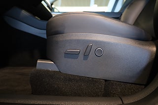 SUV Tesla Model Y 10 av 16