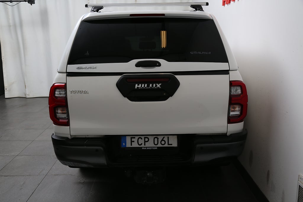 Toyota Hilux Dubbelhytt 2,8 Invincible 204hk 4WD JBL Skinn Navi Kåpa 2021