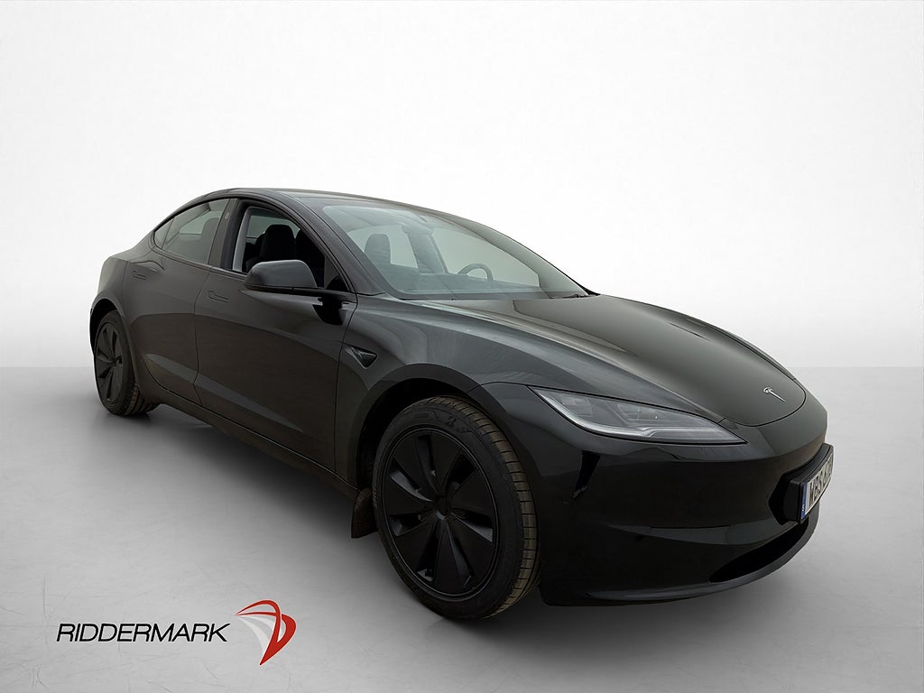 Tesla Model 3 Long Range Värmepump Autopilot Skinn Rattvärme