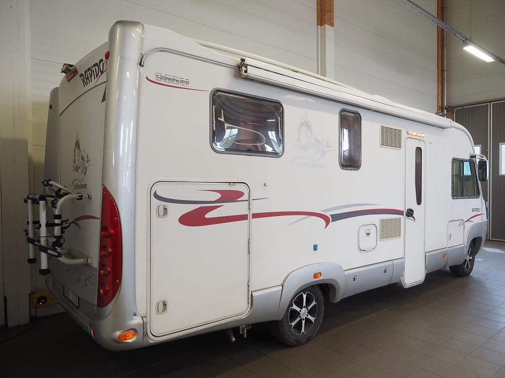 Rapido M996 Mercedes Benz I Aut I 150hk I Långbäddar