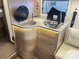 Husbil-integrerad Itineo 740 12 av 24