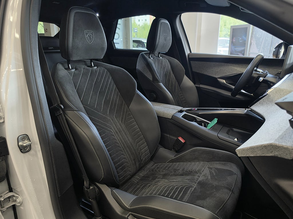Peugeot 3008 HYBRID 136 e-DSC GT / Navi / Backkamera / Rattvärme /