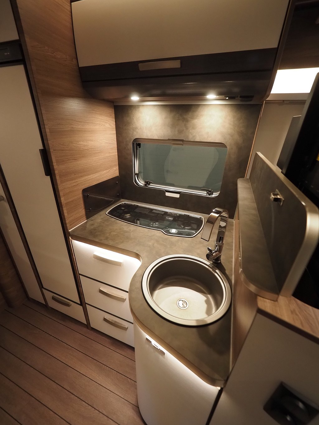 Knaus Live Wave 700 MEG Dragkrok AC Solcell Aut 2019