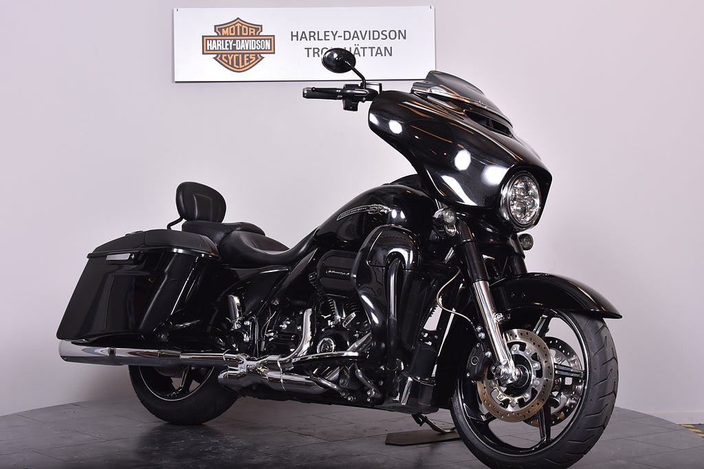 Harley-Davidson Street Glide CVO FLHXSE från 2415:-/mån 