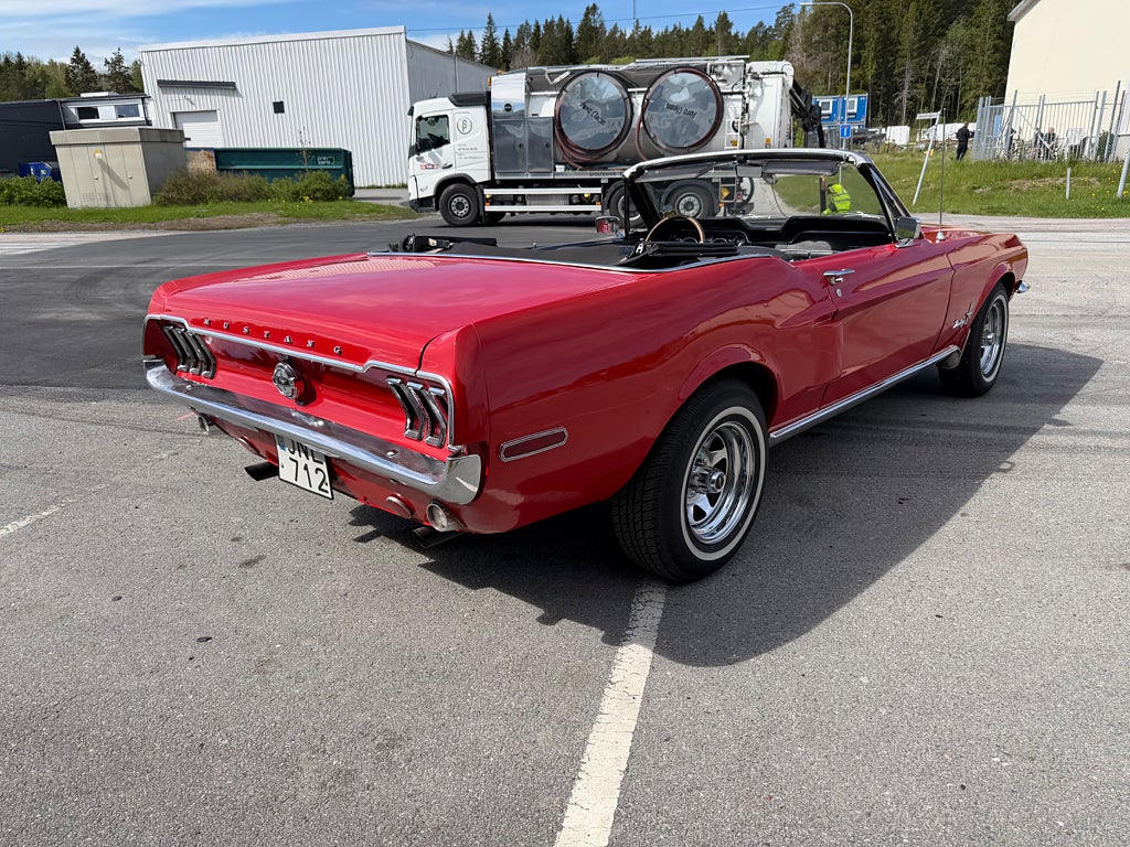 Ford Mustang Cabriolet V8 0kr insats 3230kr/mån