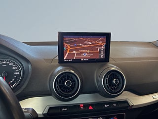 Audi Q2 40 TFSI quattro S S&V/Värmare/Navi/Kamera/Keyless/Drag – bild 11