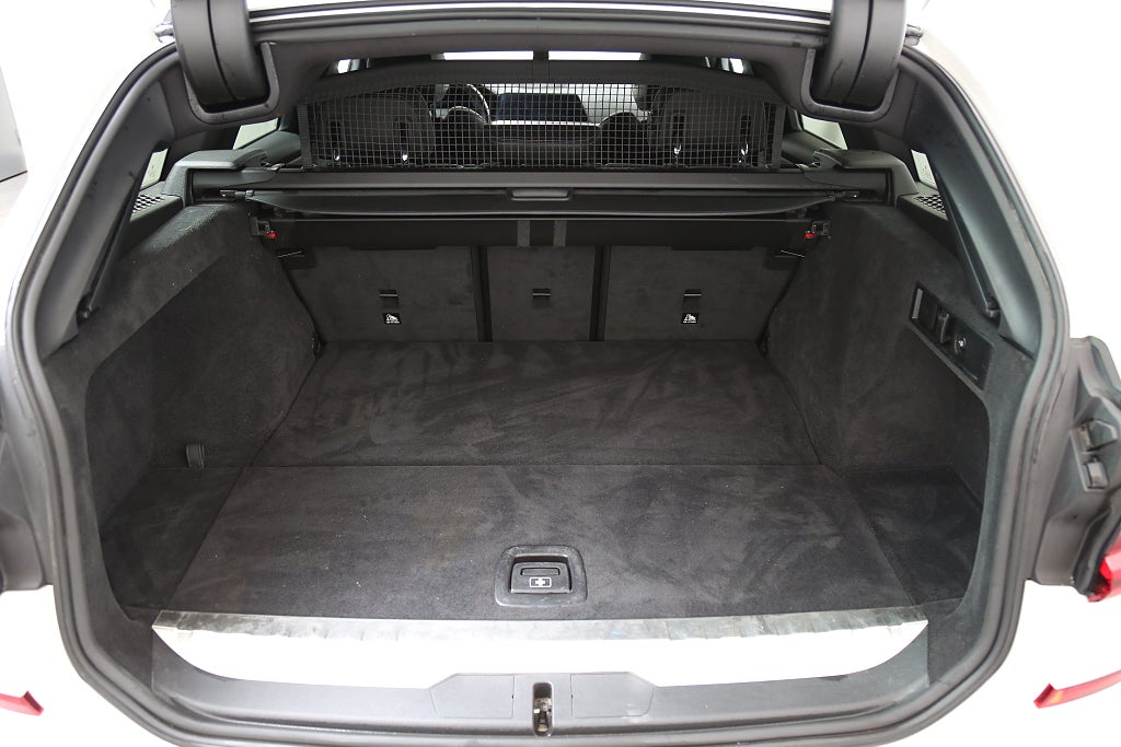 BMW 330e xDrive 292hk Touring  M Sport Aut Läder Drag Leasbar 2022