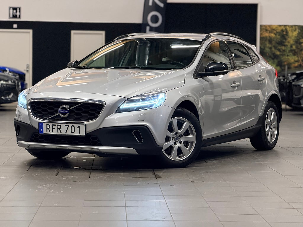 Volvo V40 Cross Country D3 Geartronic Momentum / Drag / Backkamera / Värmare 