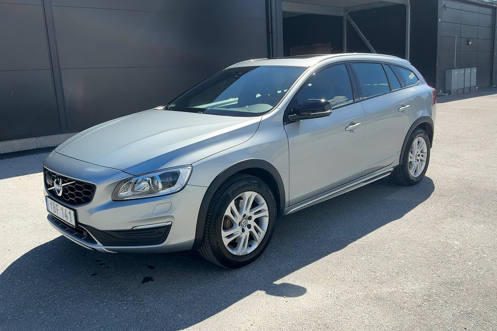 Volvo V60 Cross Country D4 Summum / Värmare, Dragkrok, VOC