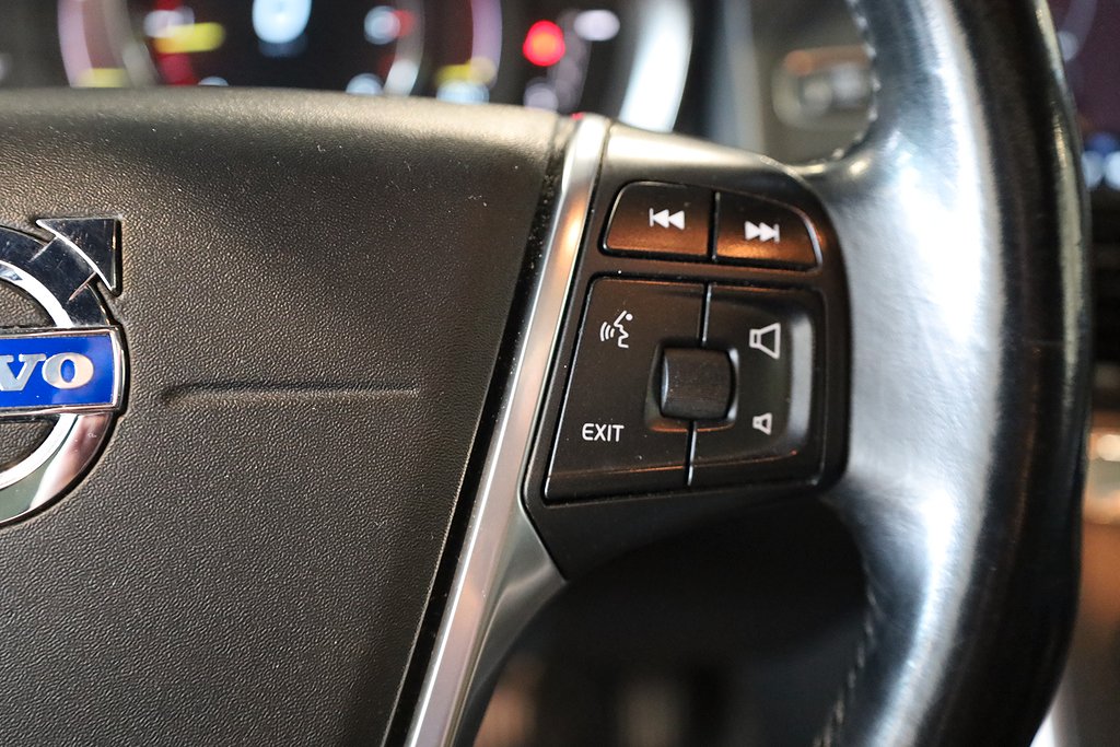 Volvo XC60 D4 Aut Summum Pano Drag Navi Keyless Värmare 2015