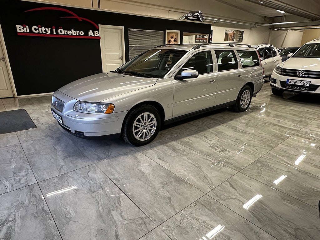 Volvo V70 2.4 (170hk) / 2-Ägare / Drag / Nyservad & Ny Besiktad