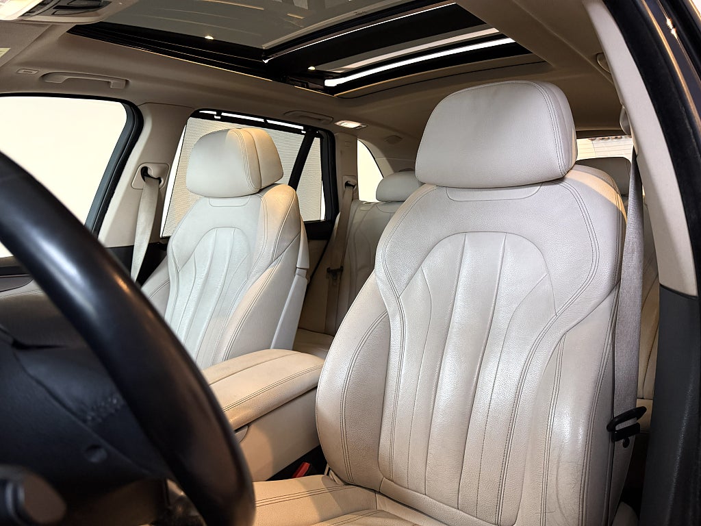 BMW X5 xDrive25d 218HK PANORAMA DRAG HELSKINN RATTVÄRME S+V