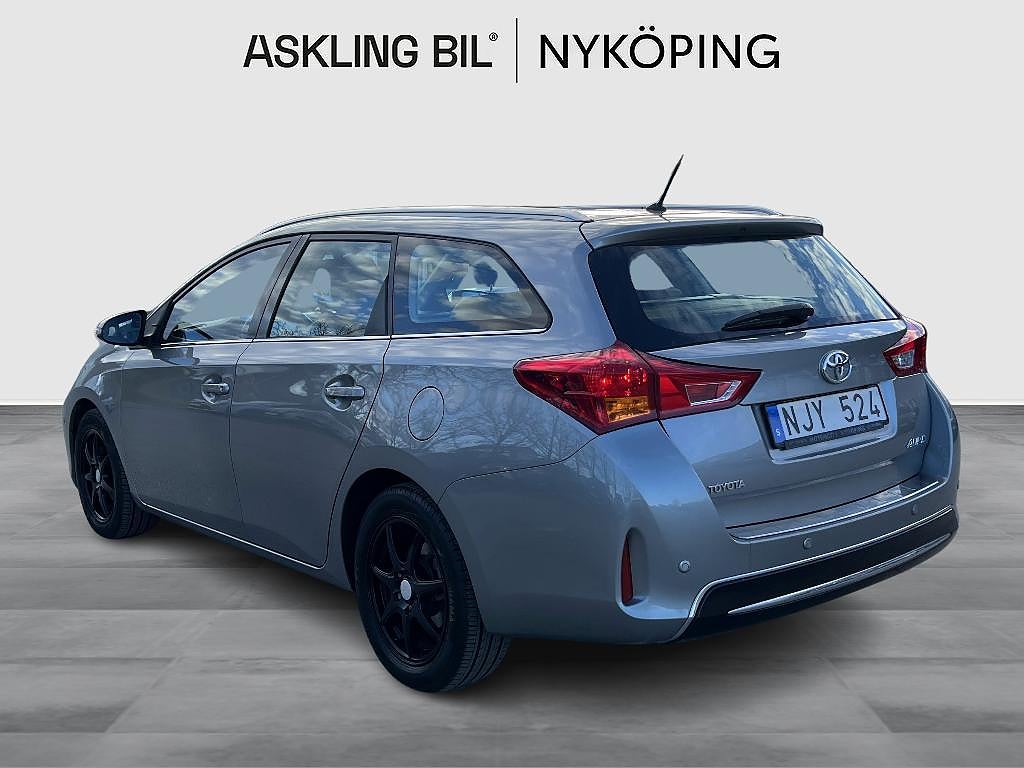 Toyota Auris 2013 - miniatyr 2