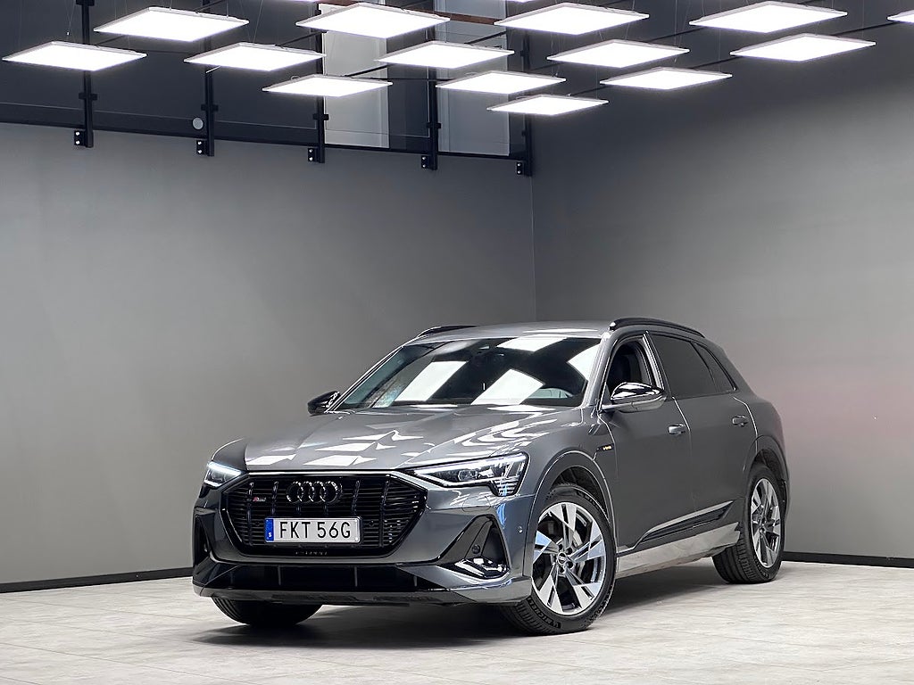 Audi E-Tron 55 quattro S Line /Läder/Drag/Navi/B-kamera/Cockpit 