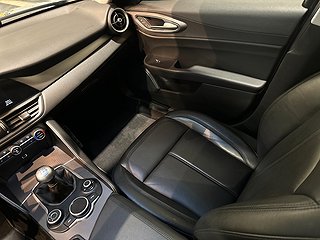 Alfa Romeo Giulia 2.2 16V Super Kamera Mvärm Skinn GPS SoV