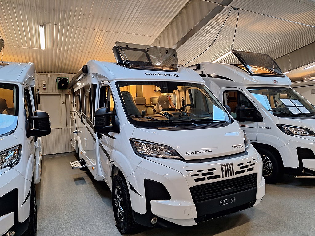 Sunlight V 67 S Adventure Långbädd, Automat, Solcell