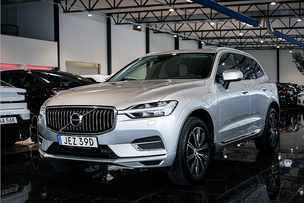 Volvo XC60 Recharge T6 AWD Geartronic Momentum Keyless Pano Adaptiv Farthål