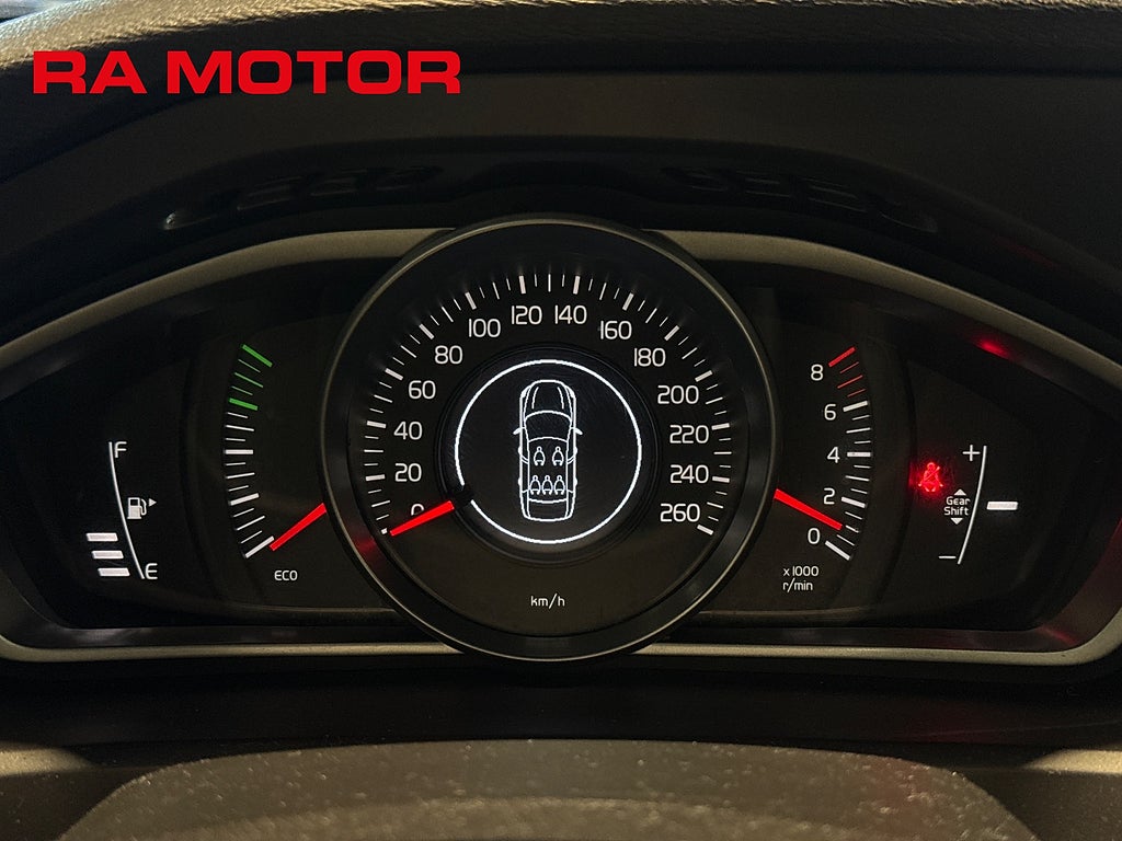 Volvo V40 T3 150hk Kinetic | Backsensorer | Drag | Värmare | 2018
