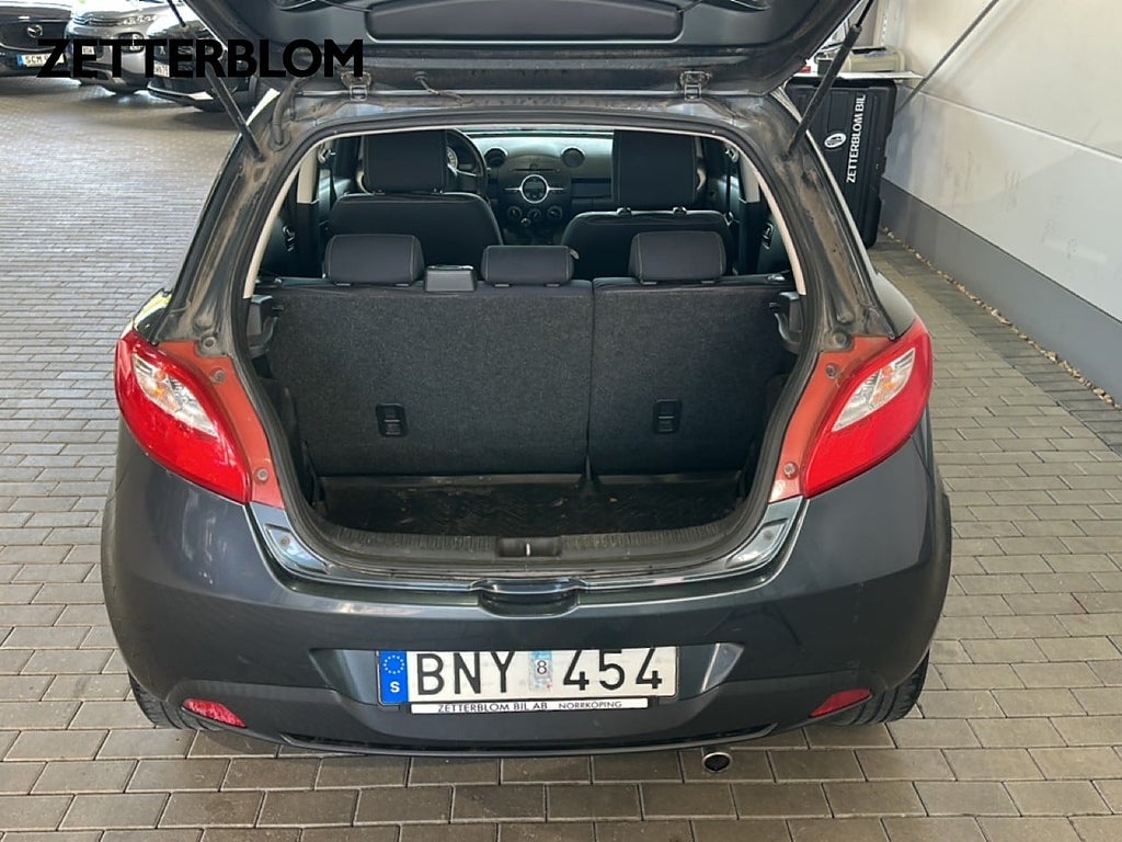 Halvkombi Mazda 2 6 av 14