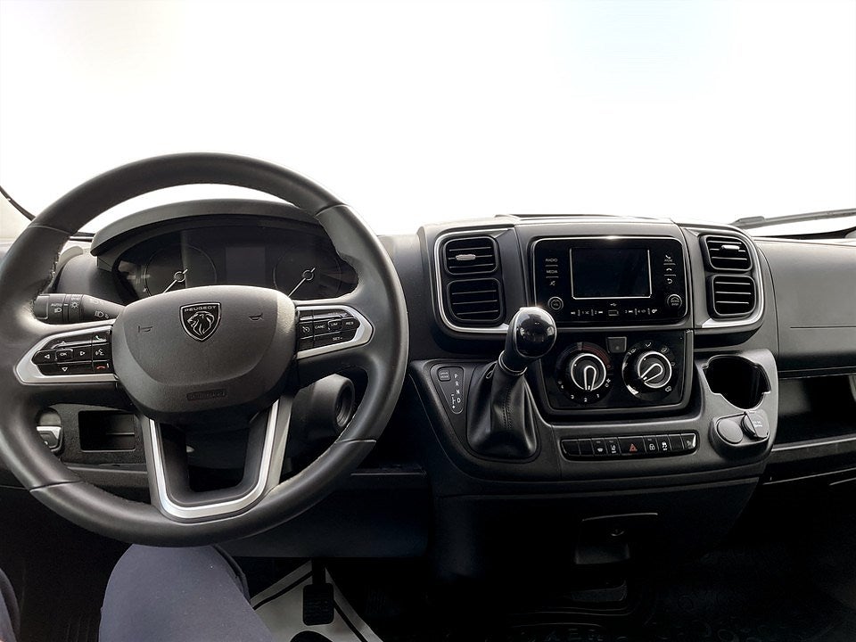 Bild på Peugeot Boxer BlueHDi 140hk Aut L3H2 - DEMO