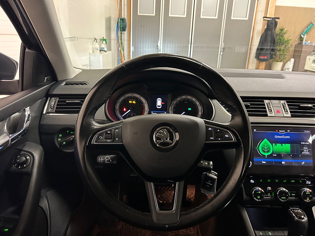 Skoda Octavia Kombi 1.5 TSI Premium Drag P-Värm Navi B-Kam 2019