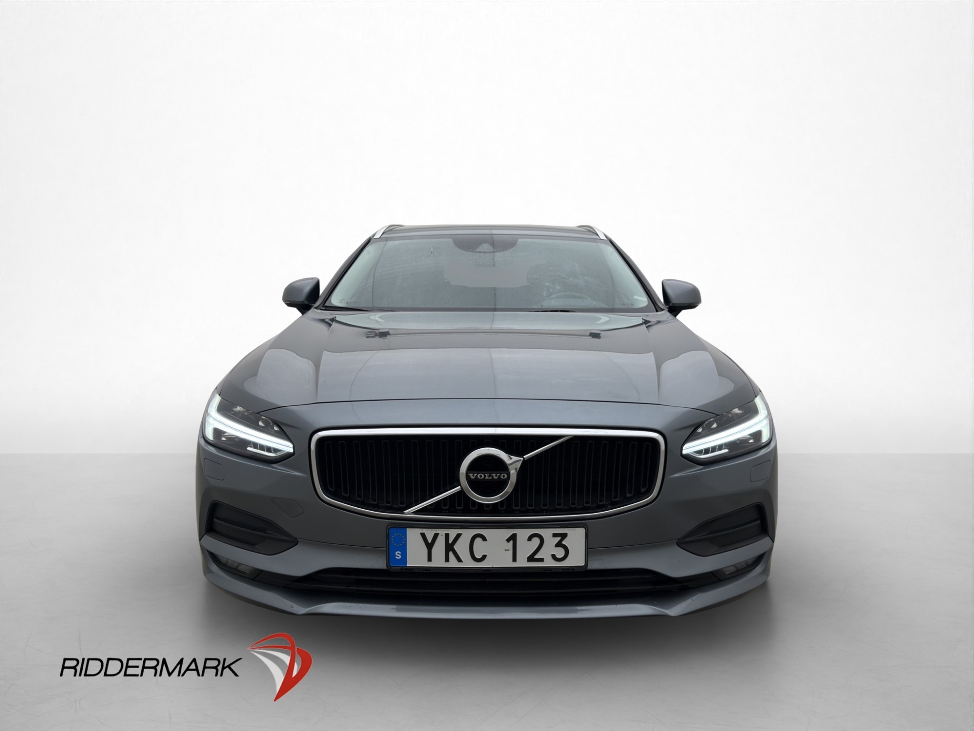Volvo V90 D5 AWD 235hk Momentum 2017, photo 2/66