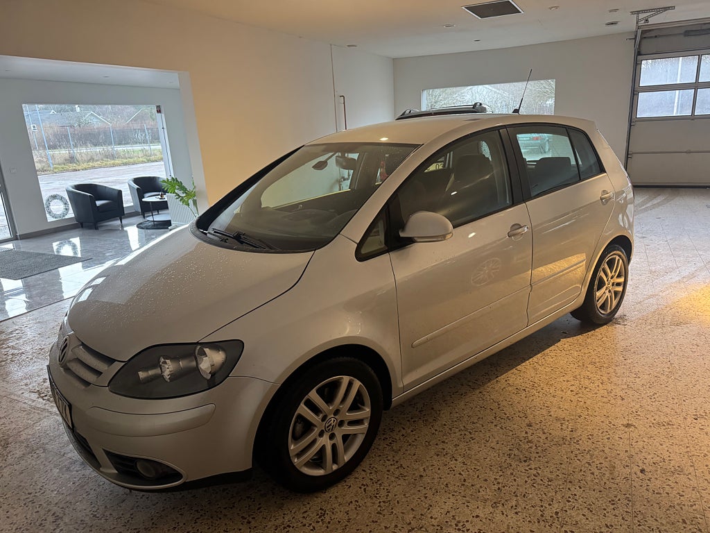 Volkswagen Golf  2.0tdi plus automat välvårdad Trendline 