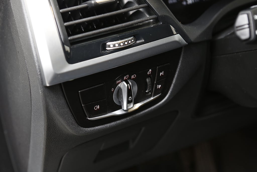 BMW X3 xDrive20d 190hk xLine Aut Navi Värmare Dragkrok