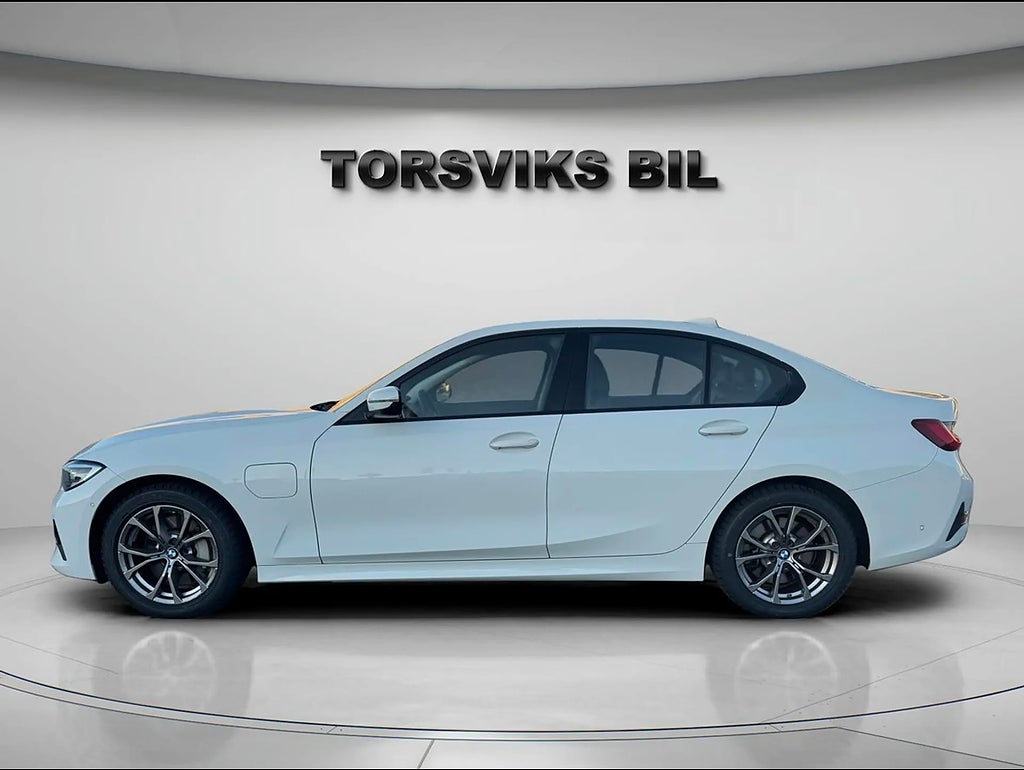 BMW 330e Sedan Steptronic Sport line - miniatyr 3