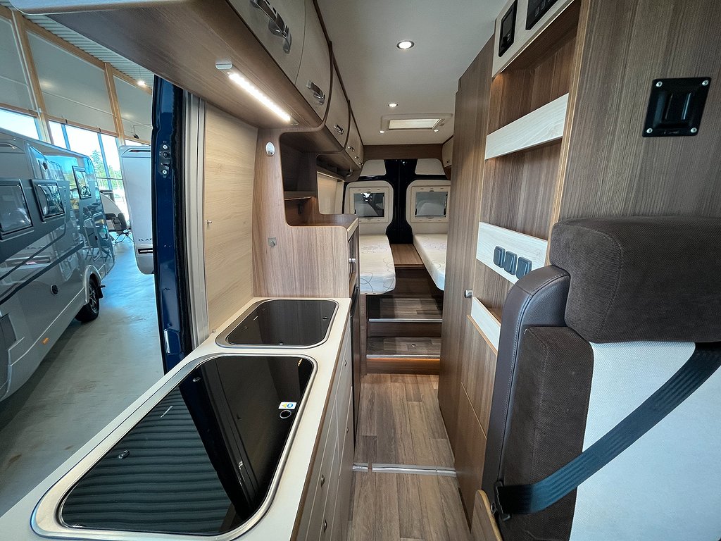 Bravia Swan 699 / Mercedes / Långbädd / Solcell / Drag /Auto - Bravia