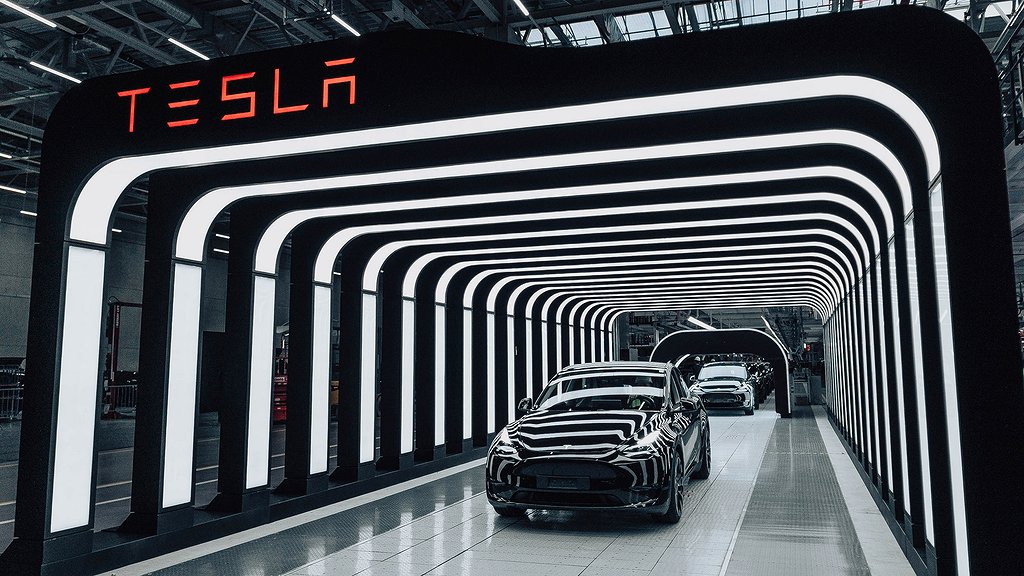 Nu har de första exemplaren av nya Tesla Model Y Performance levererats till kunderna. Foto: Tesla