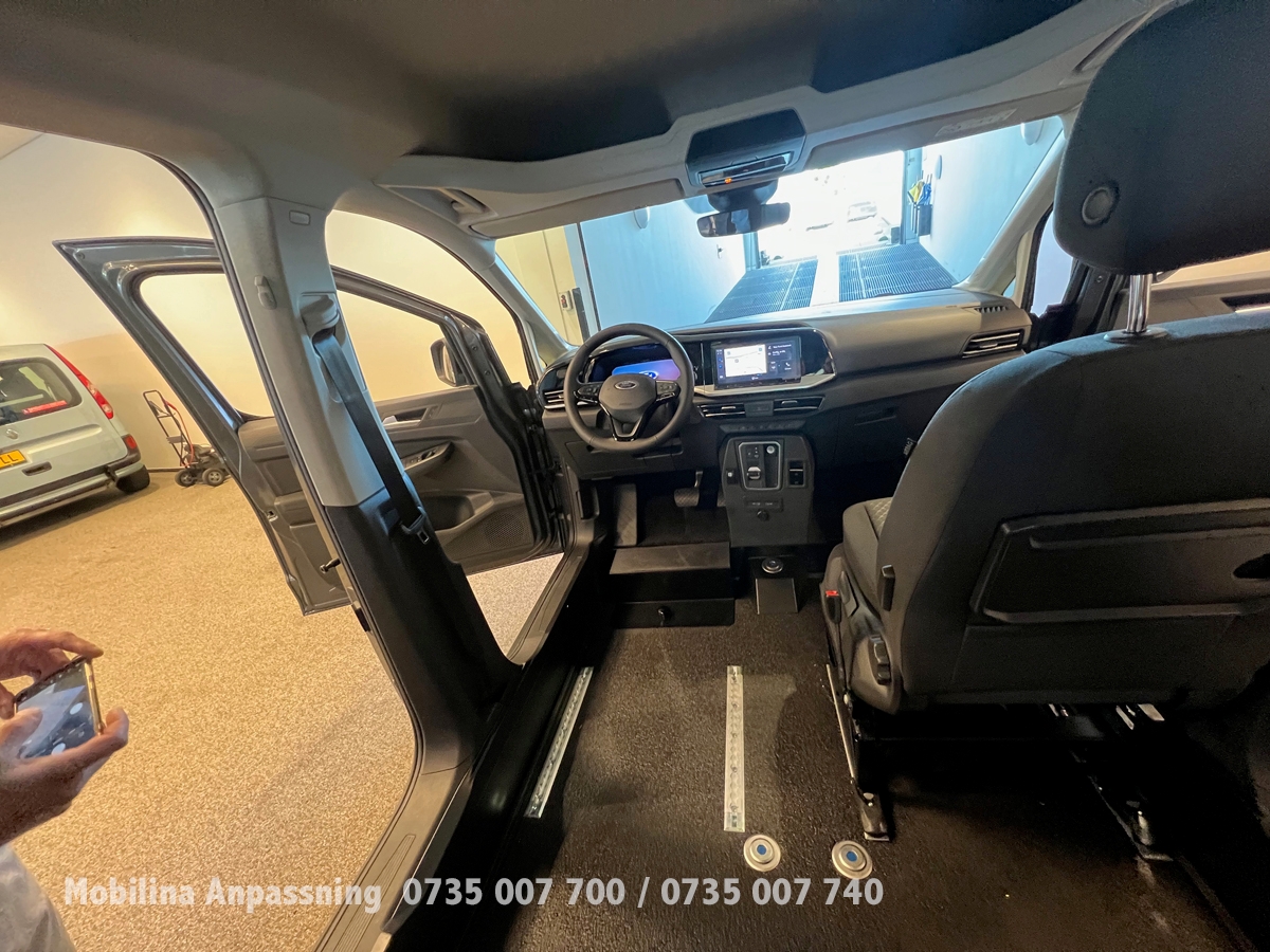 Ford Tourneo Handikappanpassad Golvsänkt 2026, bild 5/78
