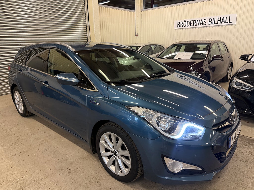 Hyundai i40 cw 1.7 CRDi/ Drag/ Motorvärmare/ Keyless/ B-kamera/ GPS