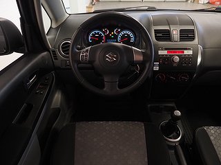Halvkombi Suzuki SX4 13 av 19