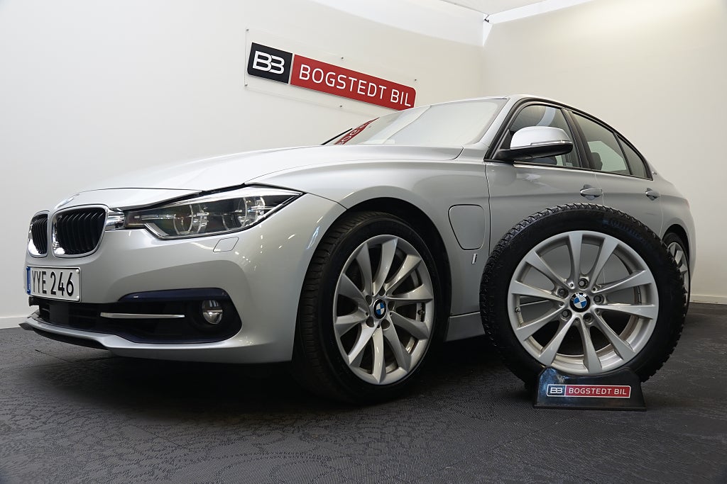 BMW 330e Sedan Sport line 252hk |H/K|Rattvärme|Adapt-Fart