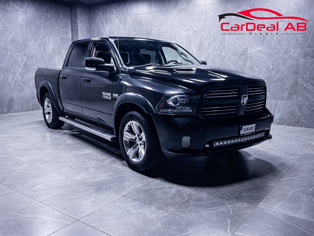 Dodge RAM 1500 Crew Cab 5.7 V8 HEMI 4x4 Taklucka LED-ramp MOMS