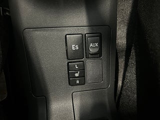 Toyota Yaris 5-dörrar 1.33 Dual VVT-i S&V-hjul Dragkrok Mok-värmare – bild 19